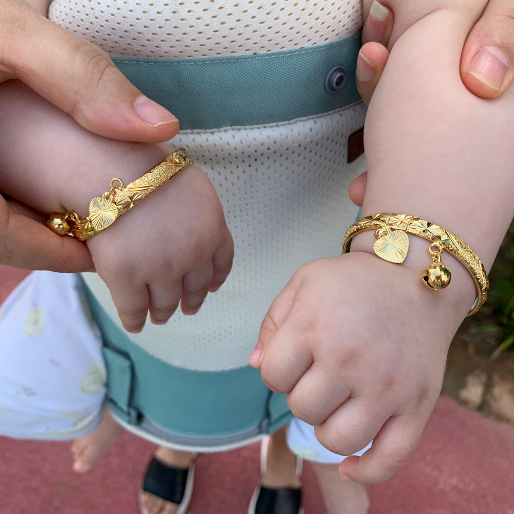 Bangle Ethlyn 2pcs/lot Gold Color Bangle for Girls/Baby/Kids Charm Gypsophila Bracelet Bells Heart Jewelry Child Christmas Gifts B132 230515