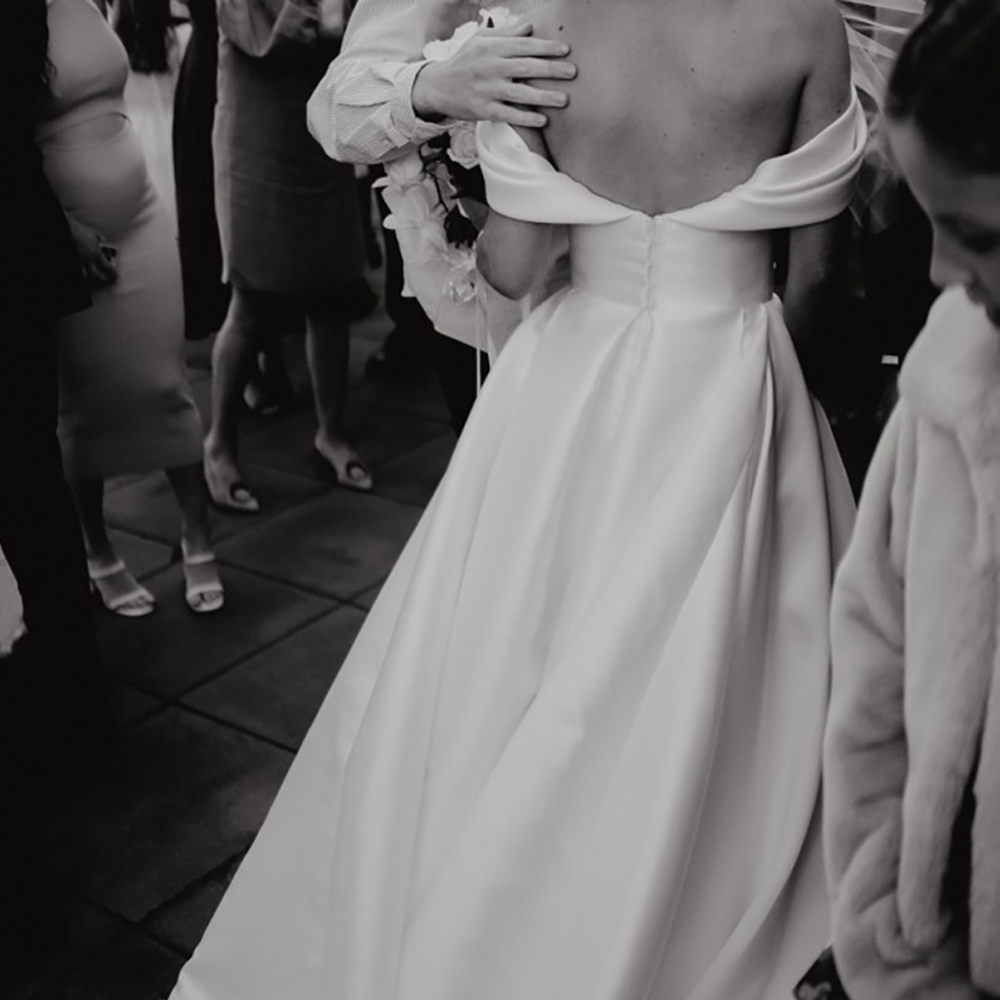 Side Split Off the Shoulder Wedding Dresses A Line Satin Garden Bridal Gowns Plus Size A Line Sweep Train Satin Vestido De Novia