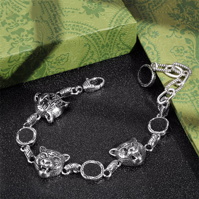Retro Tiger Head Pendant Bracelets Interlocking Letter Designer Chain Bracelets High Quality Jewelry
Retro Tiger Head Pendant Bracelets Interlocking Letter Designer Chain Bracelets High Quality Jewelry