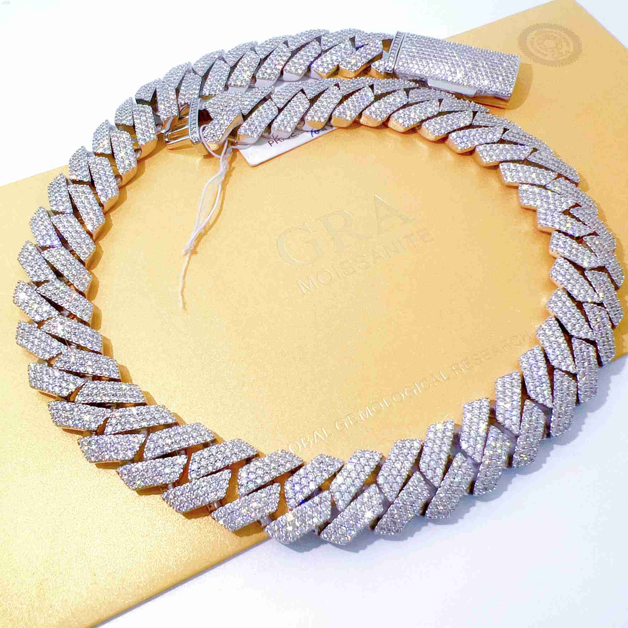 3rows 18mm Wide Full Iced Out 925 Sterling Silver Moissanite Cuban Link Chain Necklace for Hip Hop Rappers
3rows 18mm Wide Full Iced Out 925 Sterling Silver Moissanite Cuban Link Chain Necklace for Hip Hop Rappers