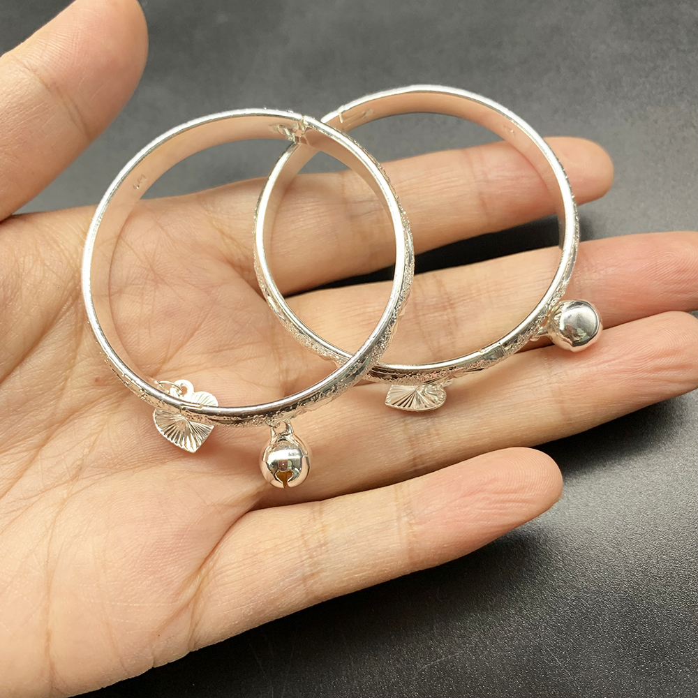 Bangle Ethlyn 2pcs/lot Gold Color Bangle for Girls/Baby/Kids Charm Gypsophila Bracelet Bells Heart Jewelry Child Christmas Gifts B132 230515