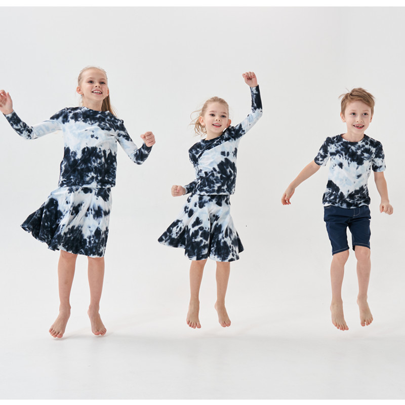 Family Matching Outfits kids boys girls spring summer tie dye cotton casual clothing children fashion set top and romper matching 230512