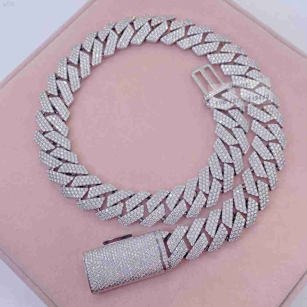 Luxury 18mm Moissanite Silver Cuban Link Chain Vvs Moissanite Icedout Custom Men Necklace Custom Cuban Chain Wholesale
Luxury 18mm Moissanite Silver Cuban Link Chain Vvs Moissanite Icedout Custom Men Necklace Custom Cuban Chain Wholesale