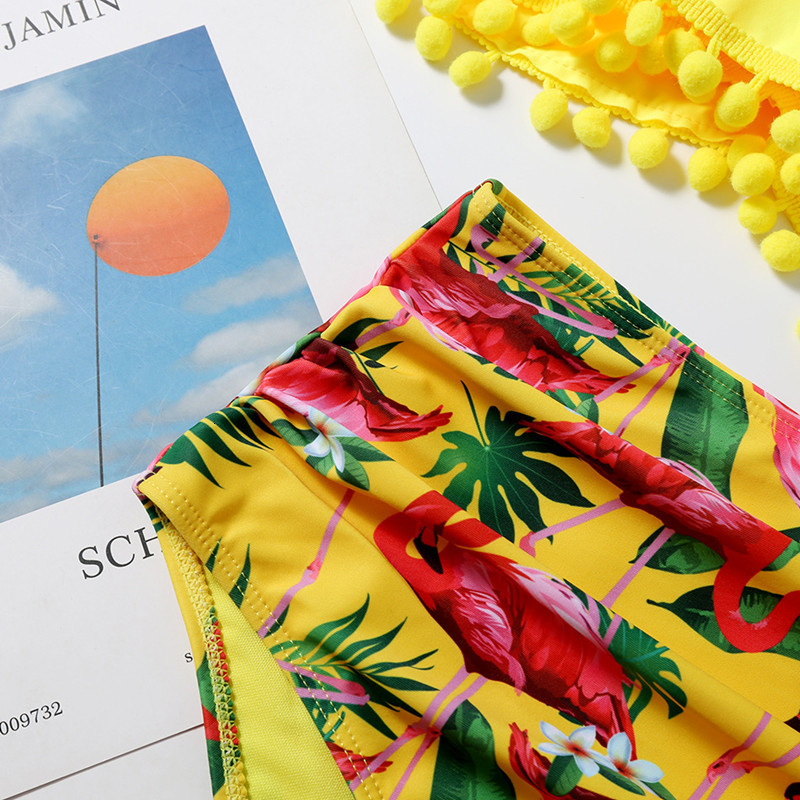 Family Matching Outfits Yellow Mother and Daughter Bikini Swimwear Beach Bath Swimsuits Mommy Me Clothes Ready 230512