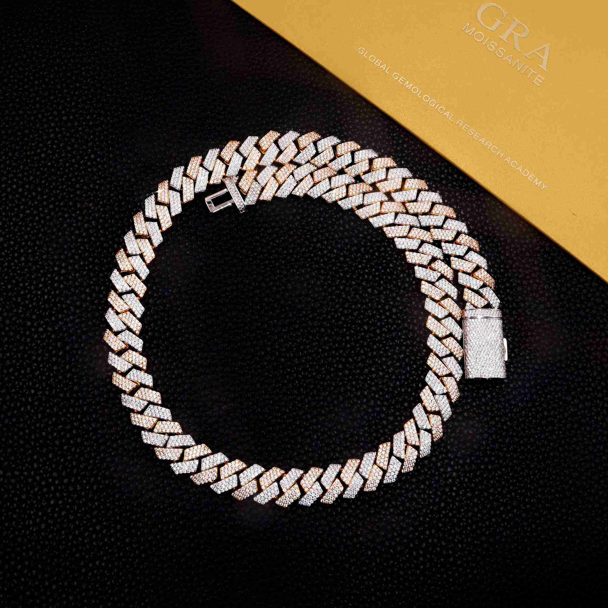 13mm 925 Sterling Silver Vvs Moissanite Iced Out Cuban Link Chain Two Color Silver Gold Plated 3 Rows Hip Hop Jewelry
13mm 925 Sterling Silver Vvs Moissanite Iced Out Cuban Link Chain Two Color Silver Gold Plated 3 Rows Hip Hop Jewelry