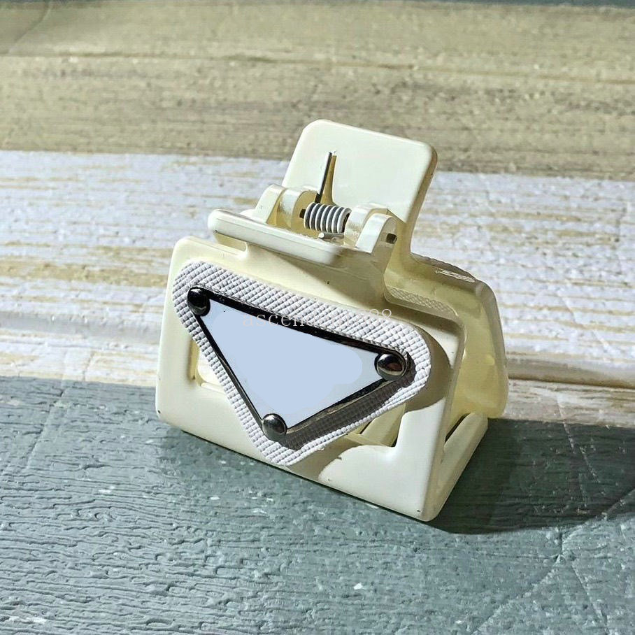 Designer Clips Claws Inverted Triangle Barrettes Brand Letter Plugs Clip For Women Gift HairPins Hair Accessories Free shipping