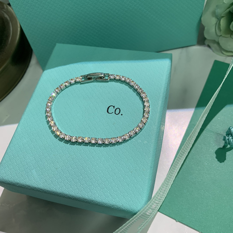 Designer Bracelet Women's Fashion Charm Diamond Bracelet Fashion Square Diamond High Quality Bracelet Exquisite Gift Jewelry Beautiful Gift
Designer Bracelet Women's Fashion Charm Diamond Bracelet Fashion Square Diamond High Quality Bracelet Exquisite Gift Jewelry Beautiful Gift