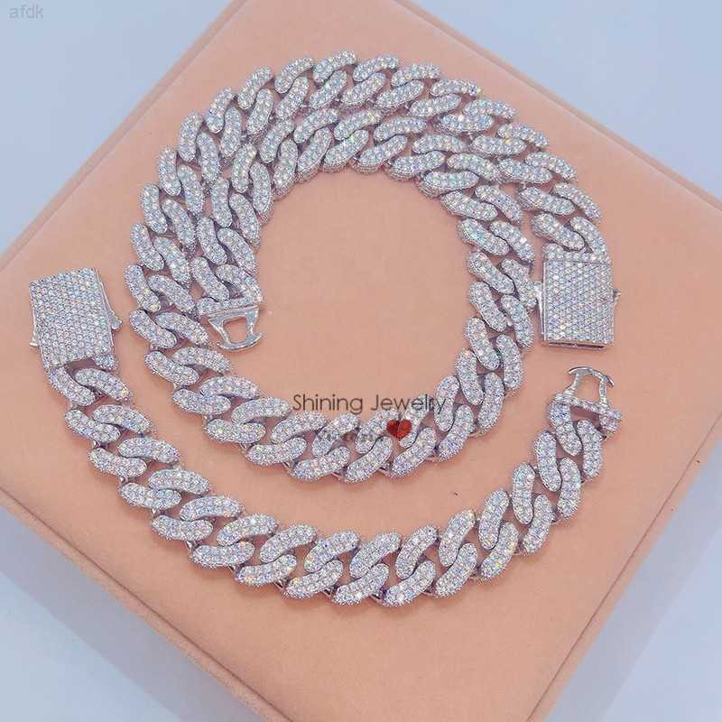 23mm Hip Hop White Gold Plated Sterling Silver 925 Iced Out Moissanite Diamond Miami Cuban Chain
23mm Hip Hop White Gold Plated Sterling Silver 925 Iced Out Moissanite Diamond Miami Cuban Chain
