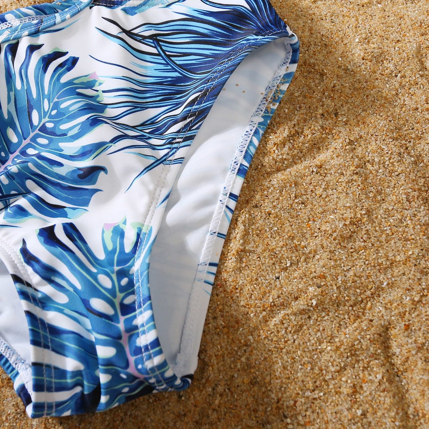 Family Matching Outfits Summer Swimsuit Swimwear Two Pieces Bikini Set est Printed Ruffles Bathing Suits Look Sets 230512