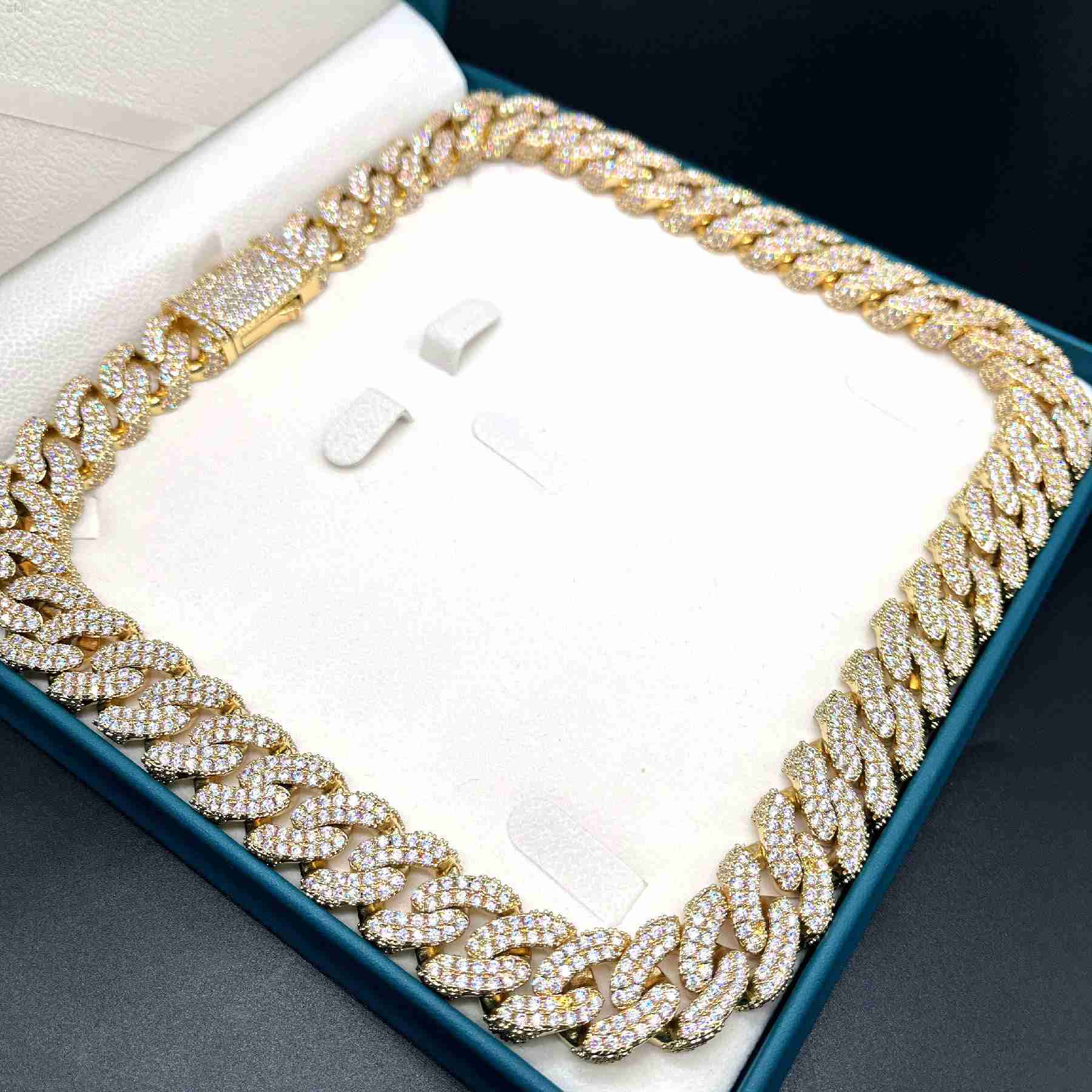 Hip Hop Jewelry Cuban Mens Necklace Bling Iced Out 5a Cz Cubic Zirconia Cuban Link Chain Jewelry Set for Men
Hip Hop Jewelry Cuban Mens Necklace Bling Iced Out 5a Cz Cubic Zirconia Cuban Link Chain Jewelry Set for Men