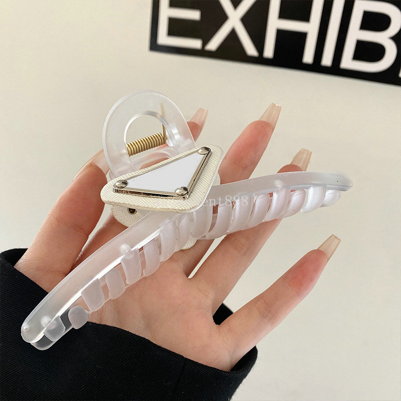 Womens Triangle Clip For Women Girls Classic Brand Letter Designer Hair Claw Fashion Hairpin Free shipping