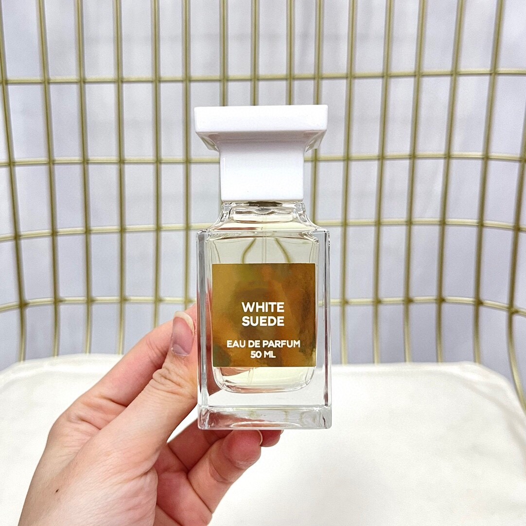 Promotion Well-known perfume 50ml series : JASMIN VERT BOHEME ROSE PRICK SOLEIL BLANCE/NEIGE WHITE SUEDE good smell long time lasting spray high quality fast ship
Promotion Well-known perfume 50ml series : JASMIN VERT BOHEME ROSE PRICK SOLEIL BLANCE/NEIGE WHITE SUEDE good smell long time lasting spray high quality fast ship