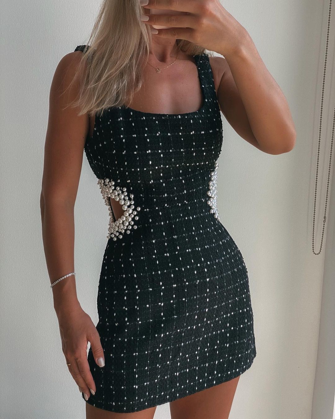 Casual Dresses XEASY Women Vintage Tweed Black Plaid Hollow Out Dress Female Casual Pearl Decoration Slim Square Collar Mini Dresses 230512