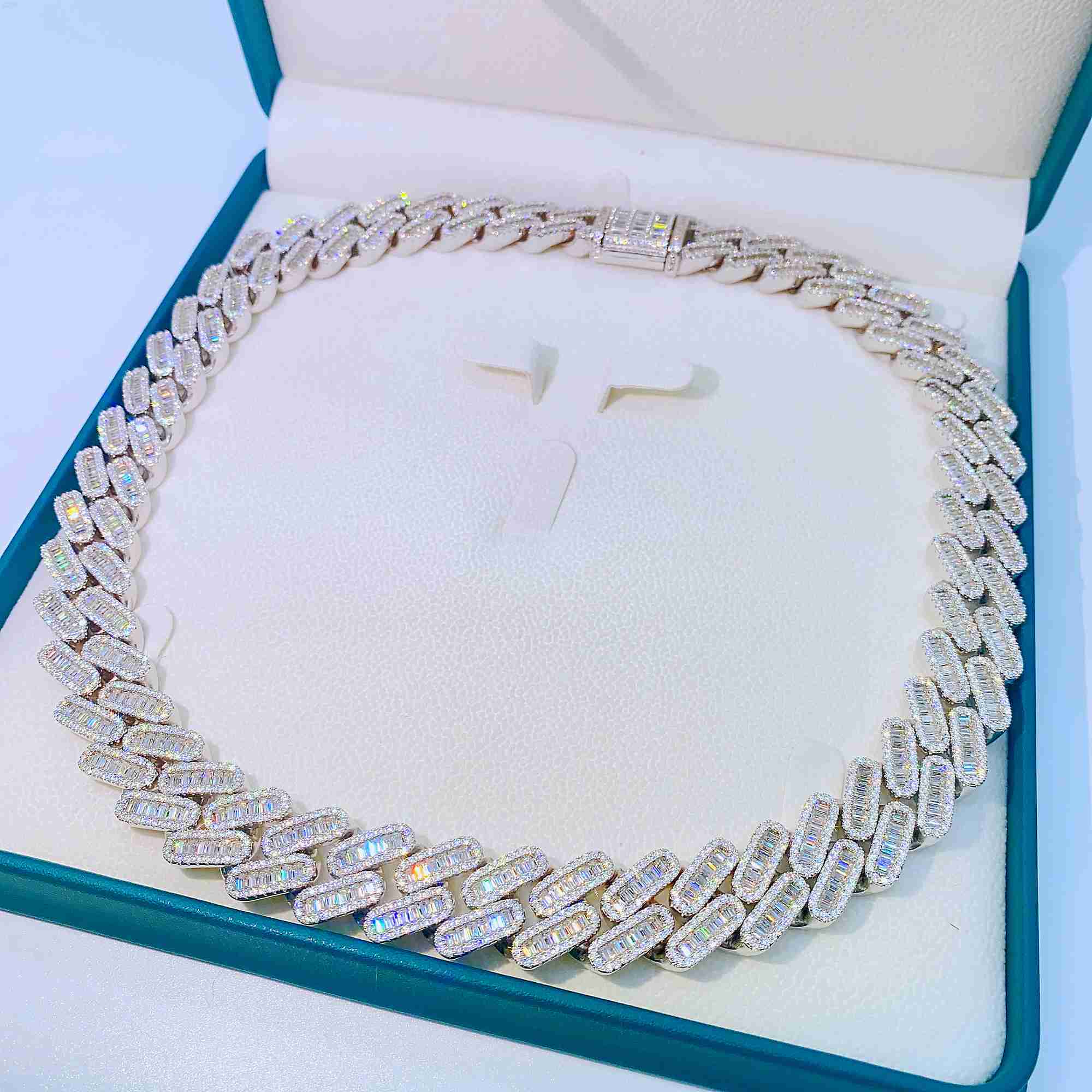 Fine Jewelry Hip Hop Iced Out Jewelry Vvs1 Moissanite Diamond Custom 18mm 20mm Cuban Link Chain Moissanite
Fine Jewelry Hip Hop Iced Out Jewelry Vvs1 Moissanite Diamond Custom 18mm 20mm Cuban Link Chain Moissanite