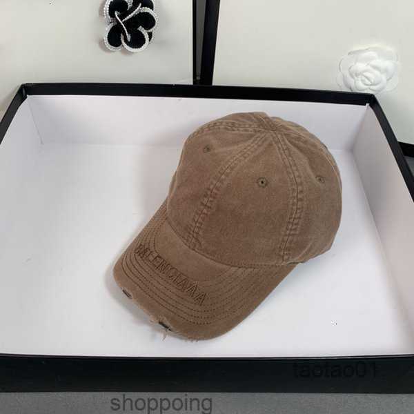 Men's and Women's Designers Casquette Sports Denim Ripped Ball Caps Solid Color b Letter Outdoor Couple Hatsjvbt5q2m, Red
Men's and Women's Designers Casquette Sports Denim Ripped Ball Caps Solid Color b Letter Outdoor Couple Hatsjvbt5q2m, Red