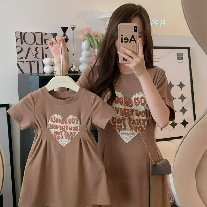 Family Matching Outfits Mother Daughter Summer Casual Dress Woman Baby Girl Short Sleeve Letters Printed Dresses 230512