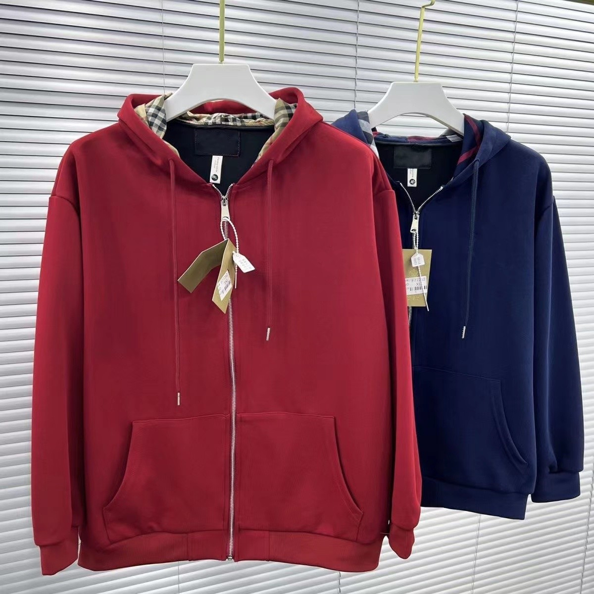 Designer mens coat mens jacket windbreaker designer jacket High quality embroidered outerwear loose and slimming outerwear
Designer mens coat mens jacket windbreaker designer jacket High quality embroidered outerwear loose and slimming outerwear