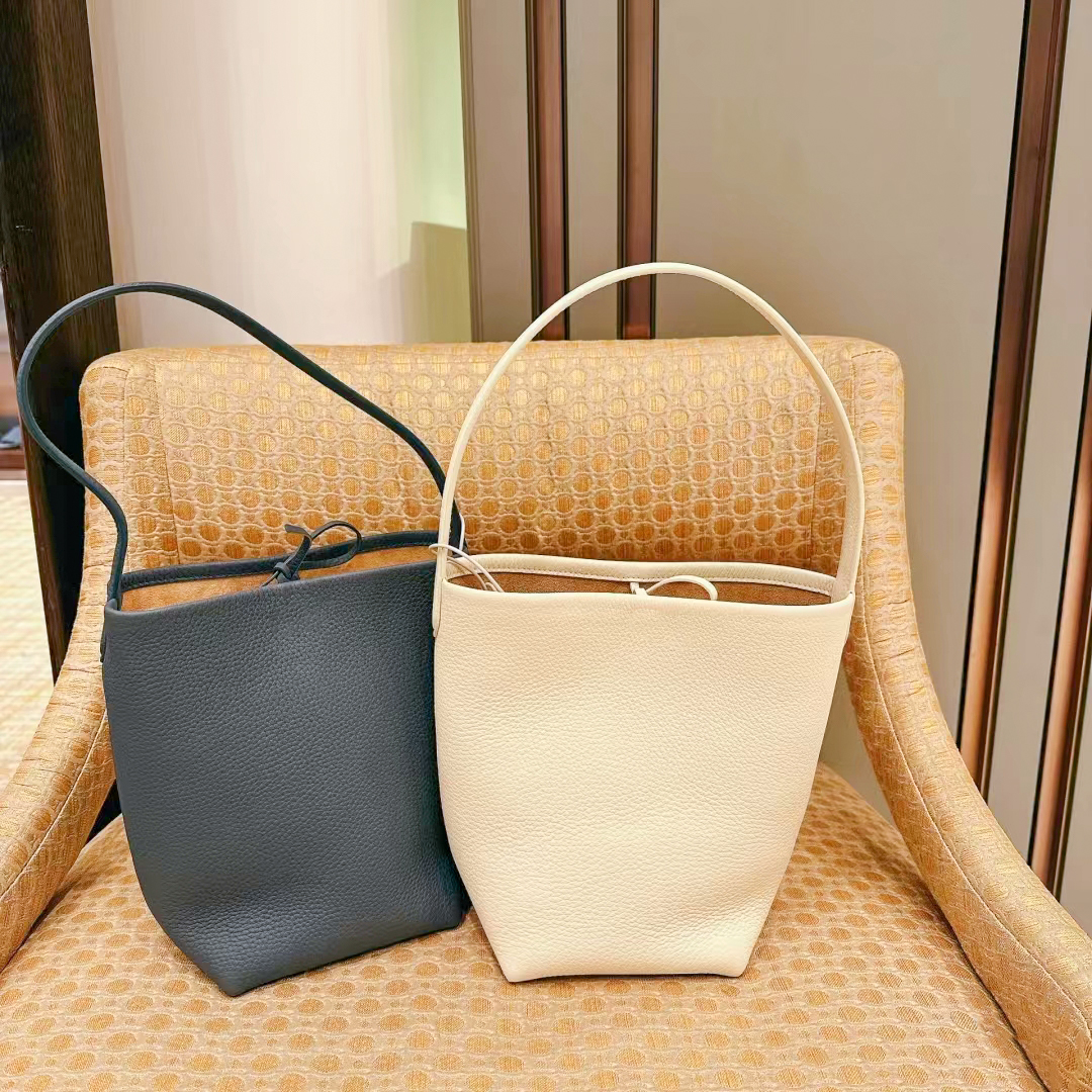 5a top quality Mens basket Bag Womens the row Park tote clutch handbag purses designer Beach Crossbody bags fashion pochette luxury Shoulder wash bucket travel bag, White
5a top quality Mens basket Bag Womens the row Park tote clutch handbag purses designer Beach Crossbody bags fashion pochette luxury Shoulder wash bucket travel bag, White