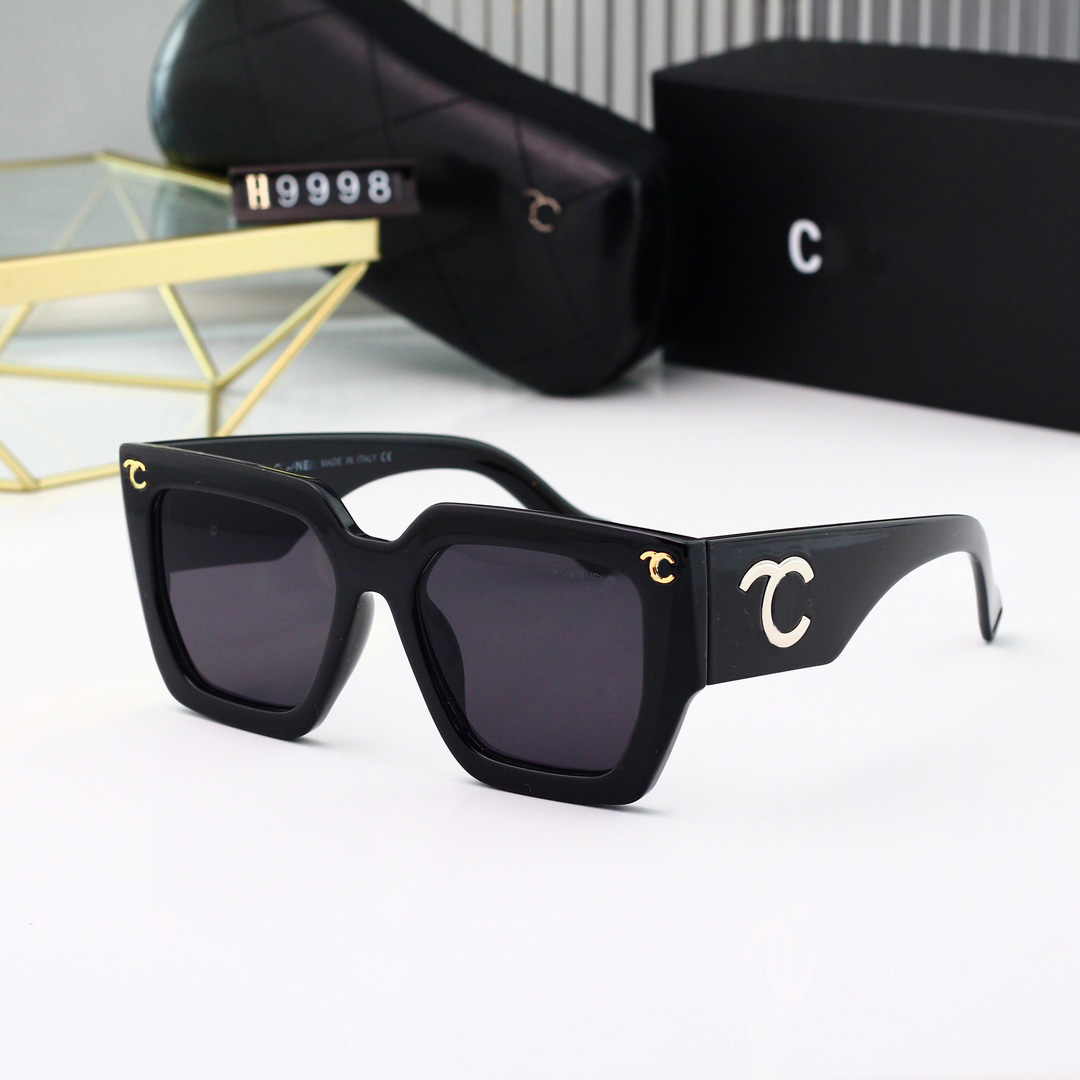 Designer Sunglasses for Women Classic Eyeglasses Goggle Outdoor Beach Sun Glasses For Man Mix Color Optional with box Polarized light
Designer Sunglasses for Women Classic Eyeglasses Goggle Outdoor Beach Sun Glasses For Man Mix Color Optional with box Polarized light