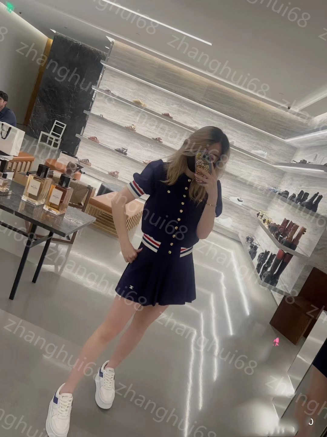 23ss womens designer clothing skirt set Striped splicing navy temperament small round neck metal buckle short coat pleated half skirt sets womens clothing
23ss womens designer clothing skirt set Striped splicing navy temperament small round neck metal buckle short coat pleated half skirt sets womens clothing