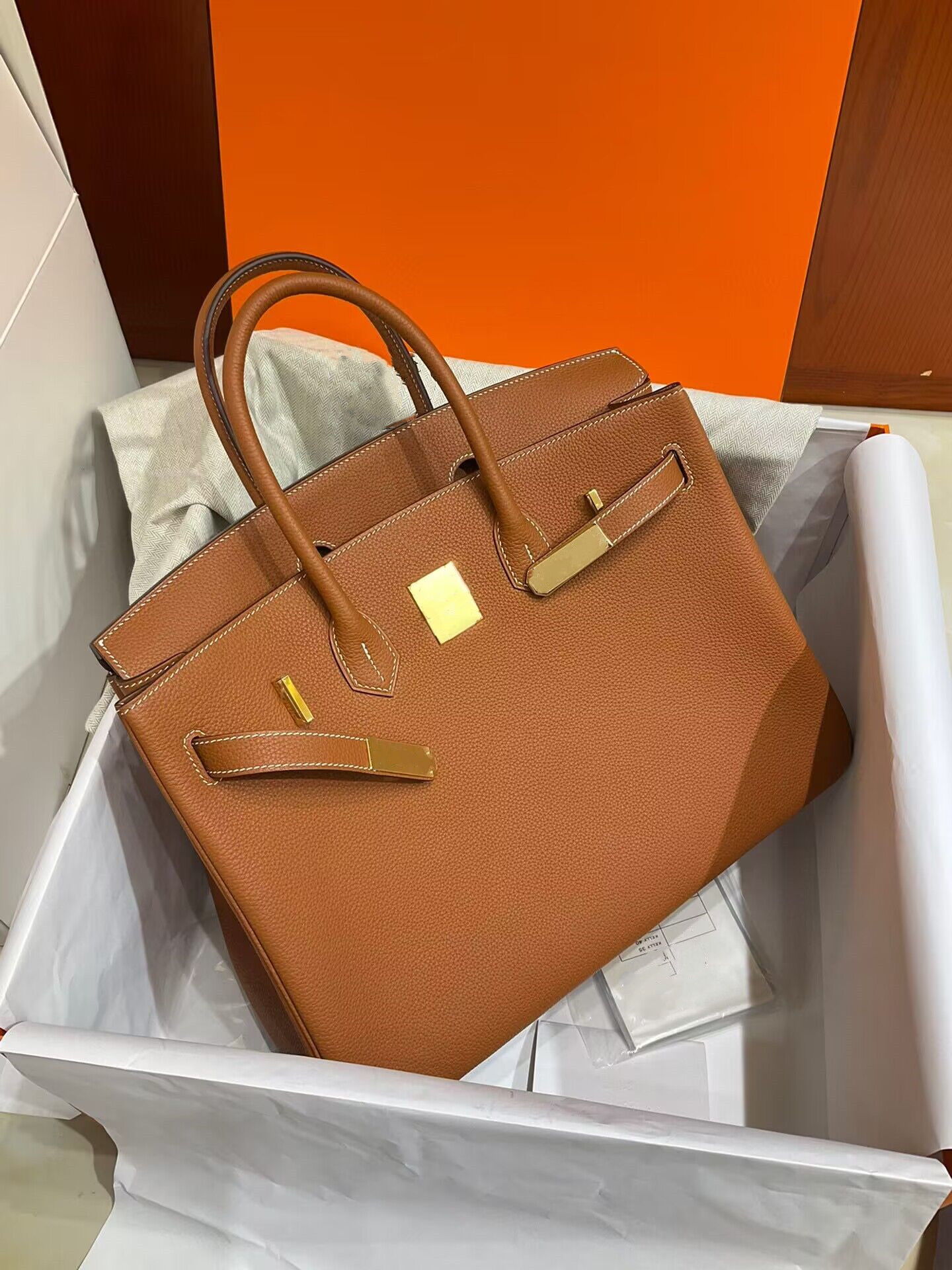 Fashion Top H handbag Women Tote Banquet commuting high-end luxury designer metal buckle logo opening, Brown
Fashion Top H handbag Women Tote Banquet commuting high-end luxury designer metal buckle logo opening, Brown