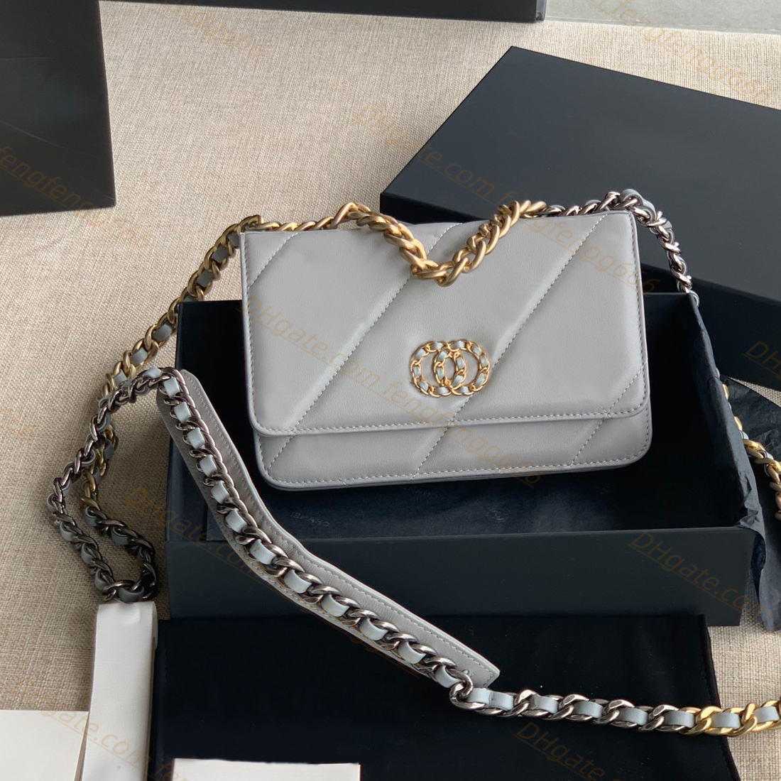 Fashion Luxury Designer Chain Shoulder bags Women Evening Bags Rhombic lattice Caviar leather Cross body Purses Vintage genuine Multi functional handbags With box, 1-pink
Fashion Luxury Designer Chain Shoulder bags Women Evening Bags Rhombic lattice Caviar leather Cross body Purses Vintage genuine Multi functional handbags With box, 1-pink