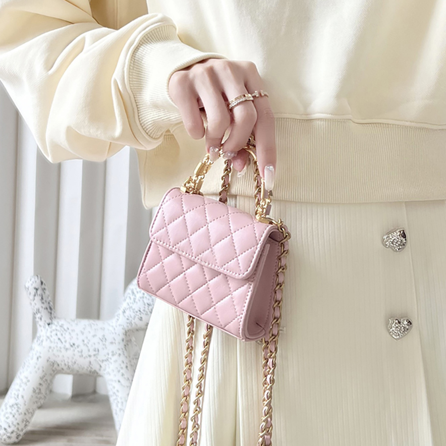 Luxury Flap Bag Designer Crossbody Bag handbag Genuine leather Shoulder Bags 11CM Top-level Replication Chain Bag With Box CH125
Luxury Flap Bag Designer Crossbody Bag handbag Genuine leather Shoulder Bags 11CM Top-level Replication Chain Bag With Box CH125