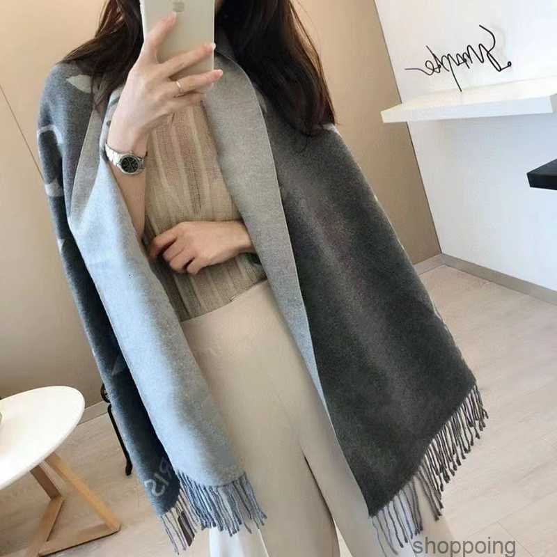 2022 New Luxury Scarf Cashmere Thick Shawl Women Long Winter Wram Pashmina Wraps Hijab with Tassel Bufanda Foulard Gift 2022aaus
2022 New Luxury Scarf Cashmere Thick Shawl Women Long Winter Wram Pashmina Wraps Hijab with Tassel Bufanda Foulard Gift 2022aaus