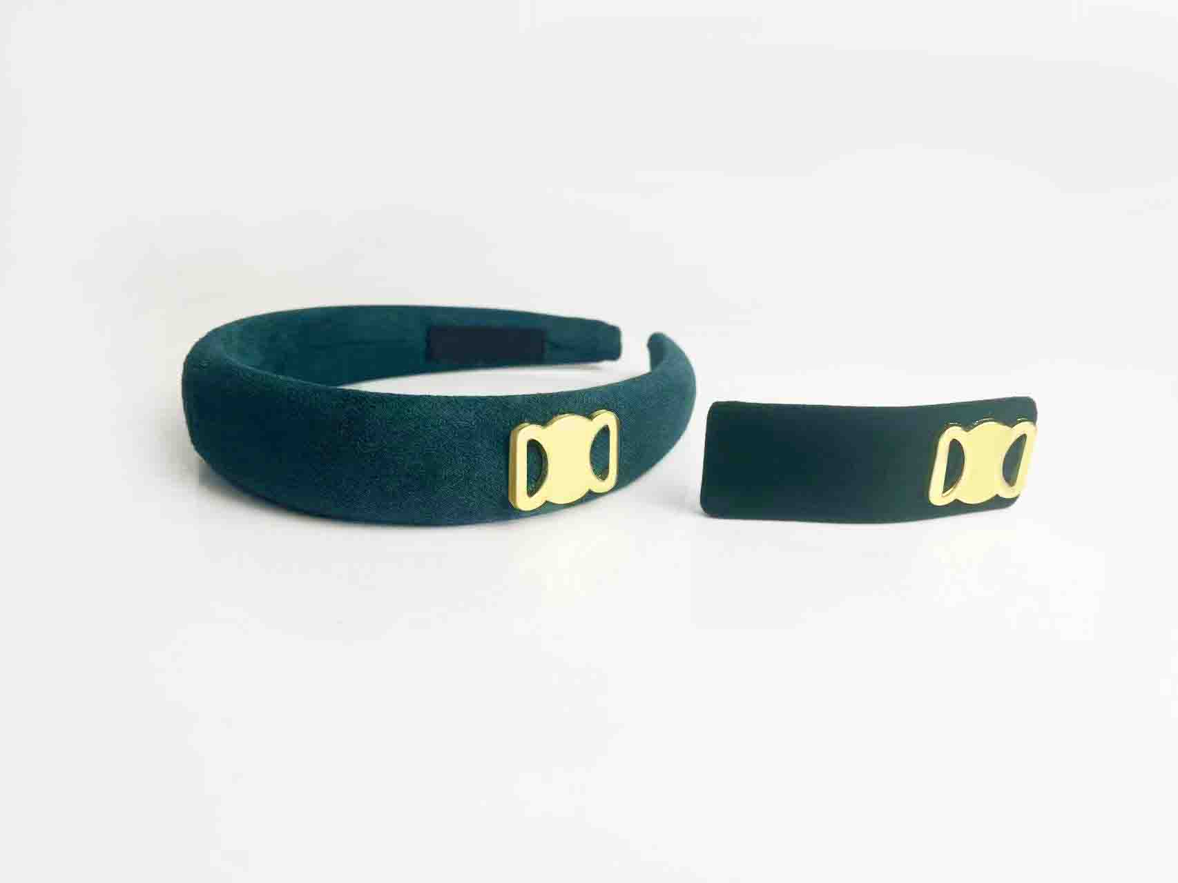 Designer Letters Printed PU Leather Headband for Women Girls Small Sweet Wind Wide Edge Bowknot Diamond Hair Hoop Outdoor Sports Headwrap Head Accessories
Designer Letters Printed PU Leather Headband for Women Girls Small Sweet Wind Wide Edge Bowknot Diamond Hair Hoop Outdoor Sports Headwrap Head Accessories