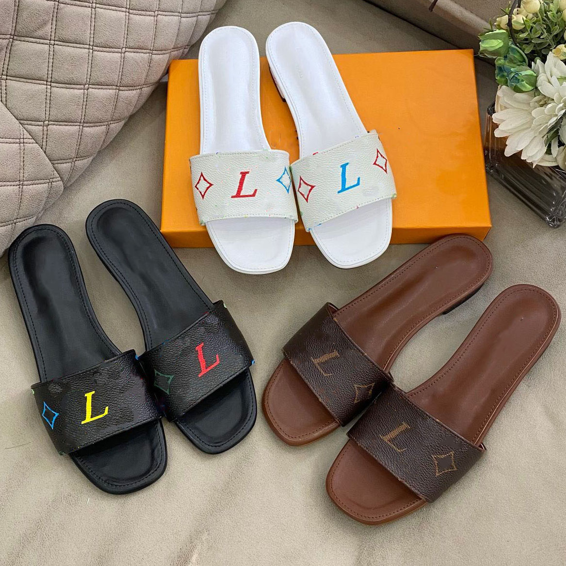 Luxury brand Sandals Ladies Donkey Brand classic printed Flat Sandals Fashion Simple leather Casual Sandals B22 Women Slippers black and white
Luxury brand Sandals Ladies Donkey Brand classic printed Flat Sandals Fashion Simple leather Casual Sandals B22 Women Slippers black and white