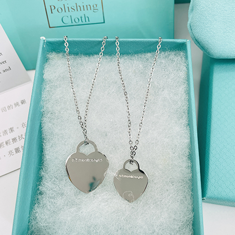 

Luxury Designer New 15mm 19mm Heart Necklace Womens Stainless Steel Couple Pendant Jewelry Valentine Day Gift for Girlfriend Accessories Wholesale