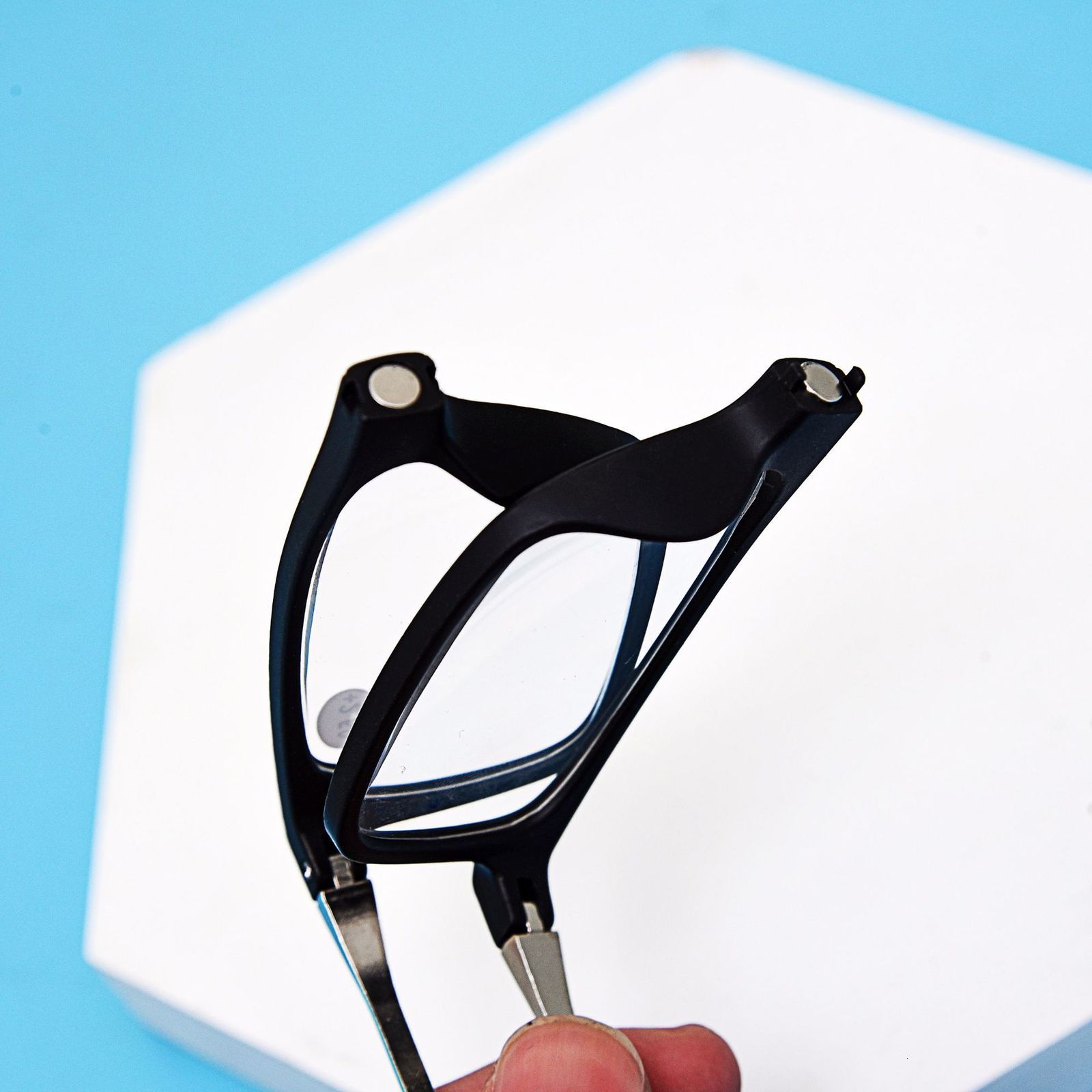 Reading Glasses Fashion Juggle Reading Glasses Magnet Folding Convenient Ultra-light Hyperopia Glasses for The Elderly Men Women fatigue 230516