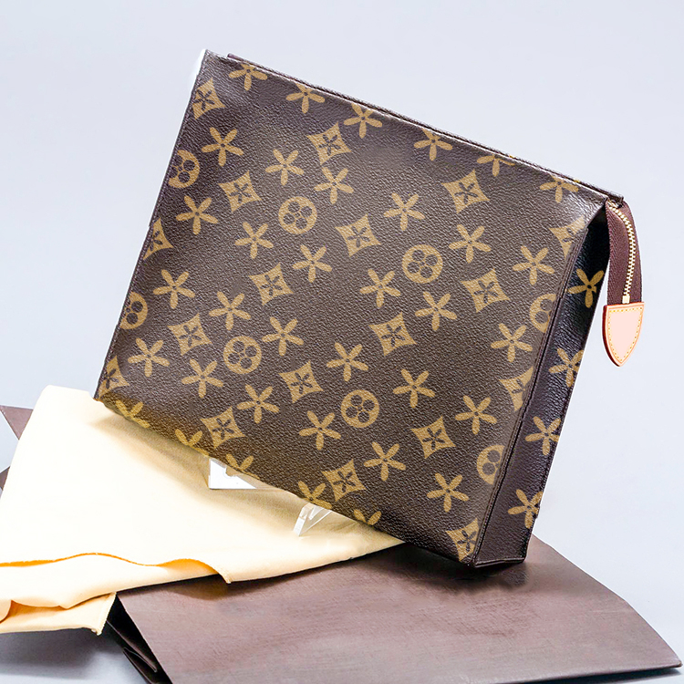 Washpouch POCHE TOILETTE Toiletry Bag M46037 Designer Shoulder tote Woman man Luxury make up bag clutch Cosmetic handbag Crossbody makeup Brown embossed travel bag
Washpouch POCHE TOILETTE Toiletry Bag M46037 Designer Shoulder tote Woman man Luxury make up bag clutch Cosmetic handbag Crossbody makeup Brown embossed travel bag
