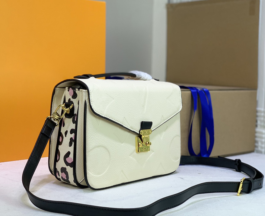Designer shoulder bag luxury womens handbags Pochette totes Top-quality flowers letters Empreinte message bags ladies fashion leopard print crossbody purses, 45596#embossed monogrames
Designer shoulder bag luxury womens handbags Pochette totes Top-quality flowers letters Empreinte message bags ladies fashion leopard print crossbody purses, 45596#embossed monogrames