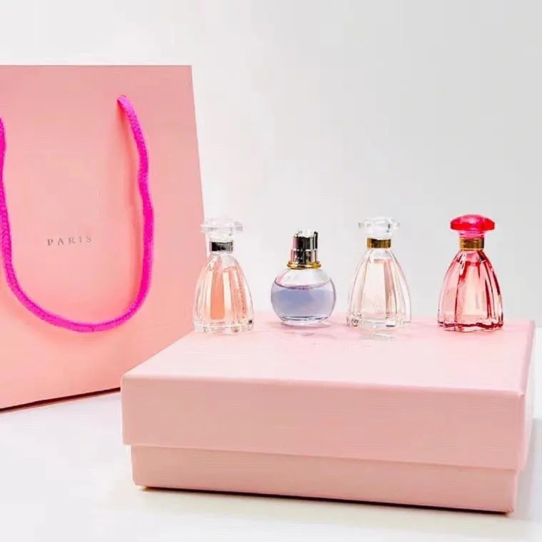 Hot sales Brand perfume set 4pcs*7.5ml series perfume Taste: Three Types for Modern Princess Light Bulb women good smell long time lasting spray
Hot sales Brand perfume set 4pcs*7.5ml series perfume Taste: Three Types for Modern Princess Light Bulb women good smell long time lasting spray