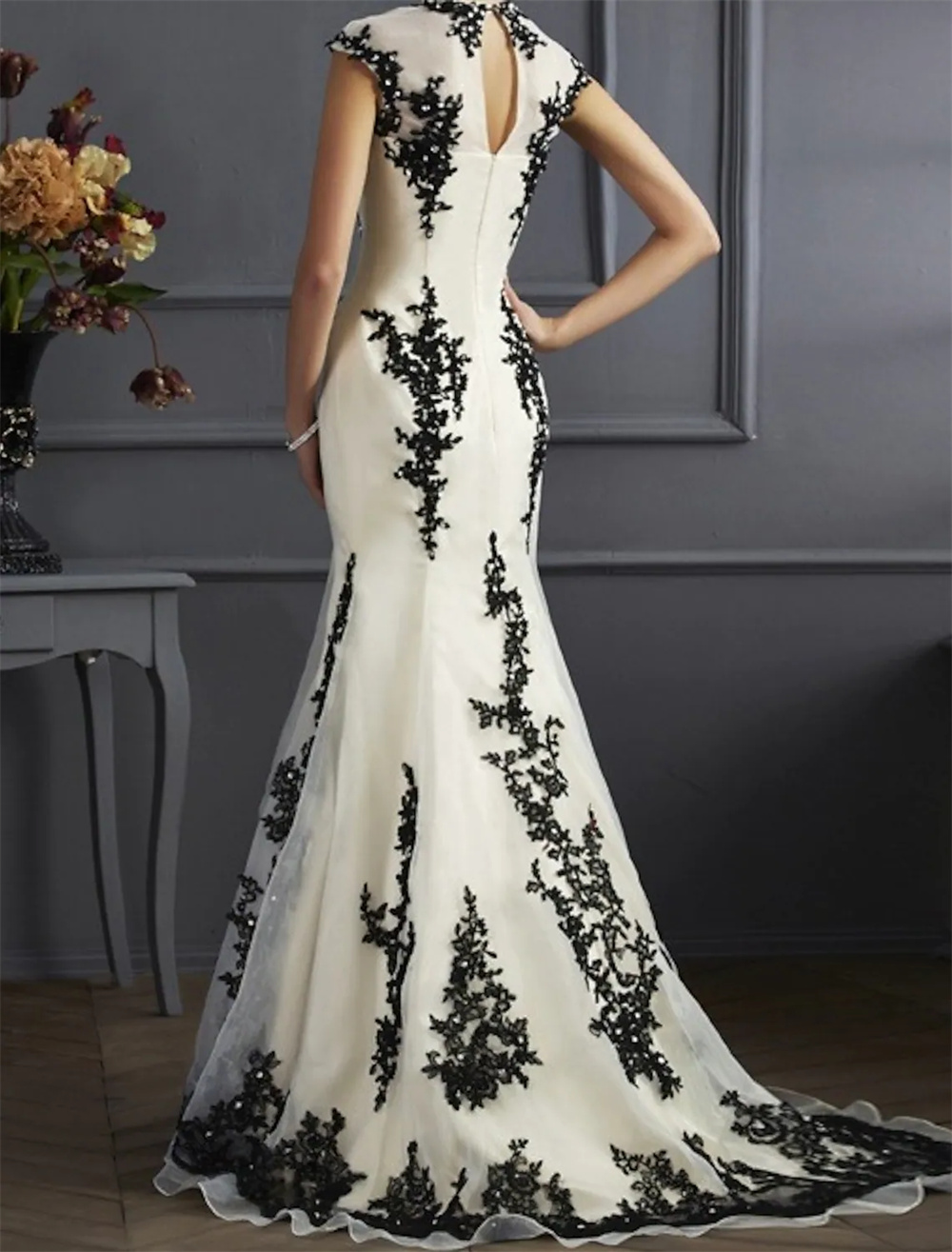 Elegant Long Mother Of The Bride Dresses Ivory And Black Mermaid Wedding Party Gowns Lace Appliques Beaded High Neck Formal Evening Dress 2023