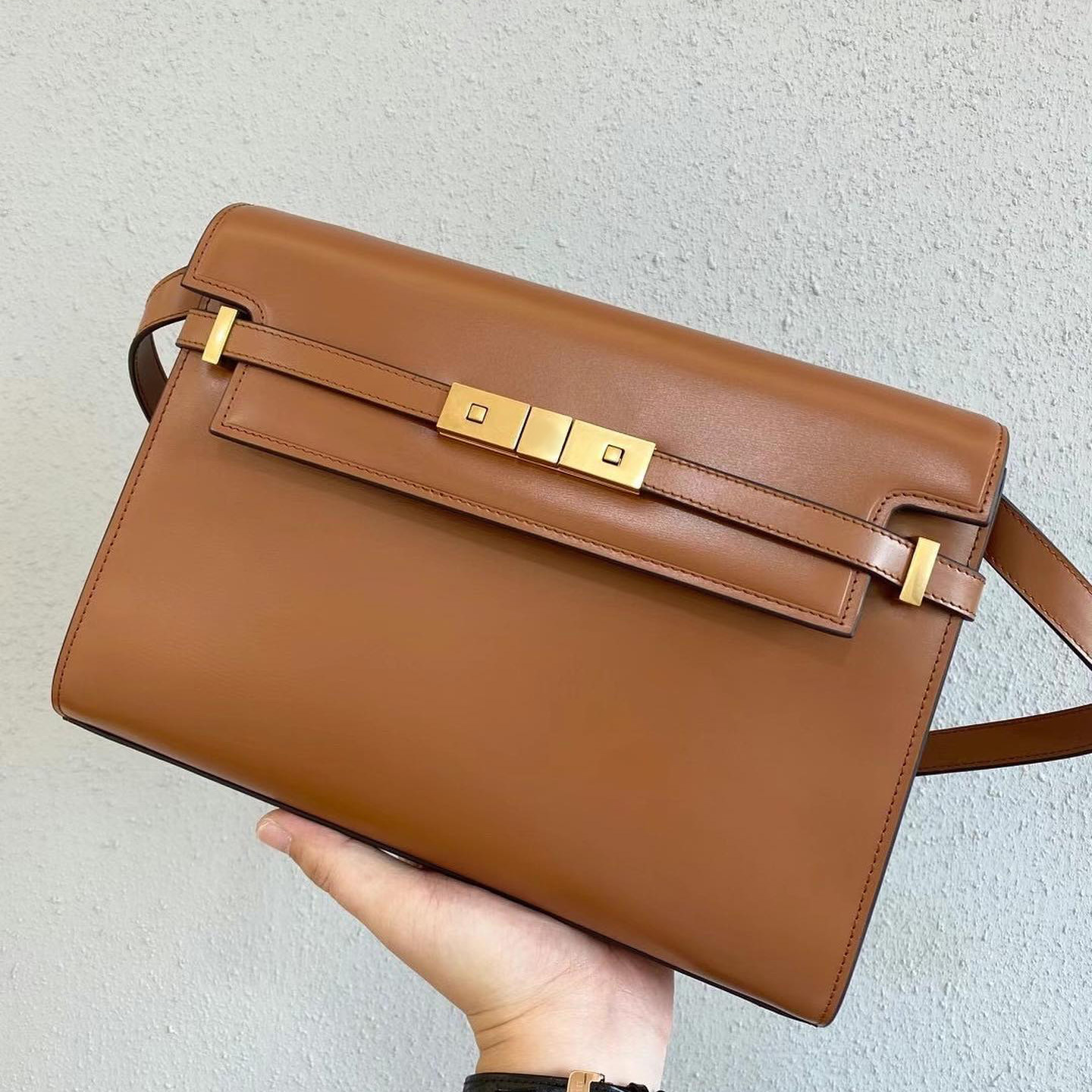 Womens vintage yslity handbag clutch bag Luxury designer tote evening bag gold crossbody shopping square manhattan bags Mens smooth Cowhide satchel shoulder bags, Red
Womens vintage yslity handbag clutch bag Luxury designer tote evening bag gold crossbody shopping square manhattan bags Mens smooth Cowhide satchel shoulder bags, Red
