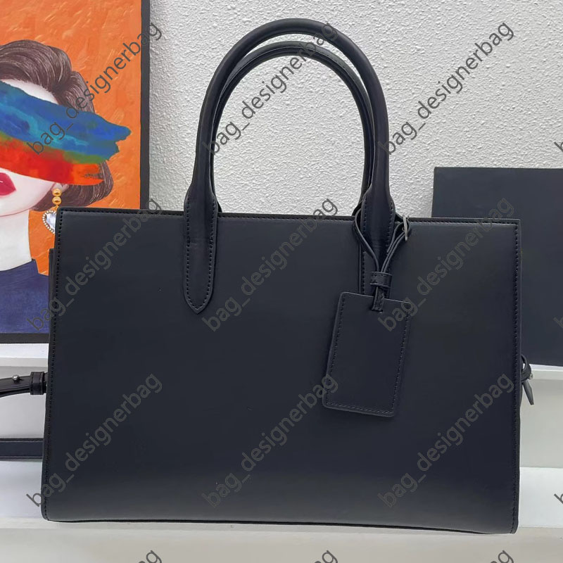 Fashion Versatile Women's Fashion Crossbody Bag Simple Shoulder Metal Chain Leather, Black
Fashion Versatile Women's Fashion Crossbody Bag Simple Shoulder Metal Chain Leather, Black