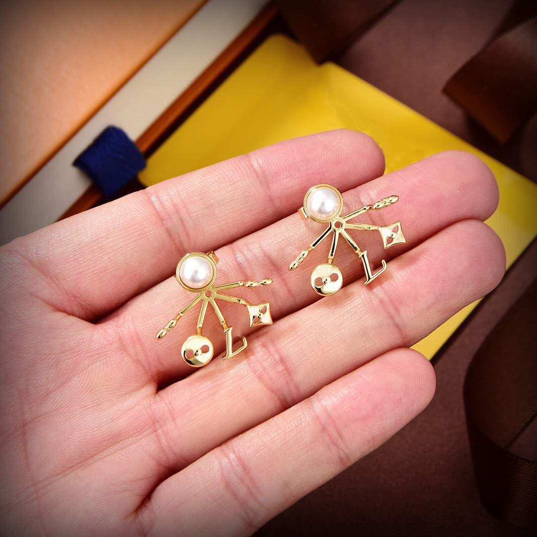 Earrings Designer earrings New Style Women's stud earrings 2023 Cruiser Series Earrings Luxury Brand Letter V jewelry Wedding earrings
Earrings Designer earrings New Style Women's stud earrings 2023 Cruiser Series Earrings Luxury Brand Letter V jewelry Wedding earrings