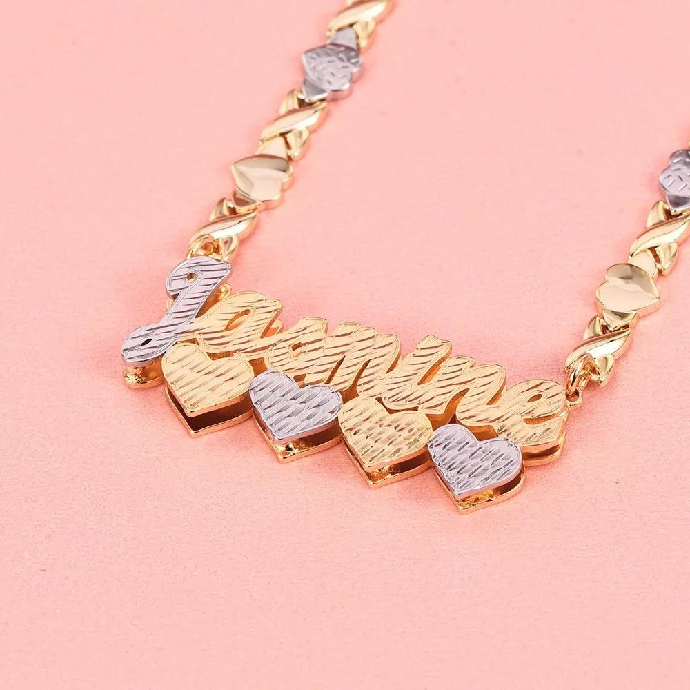 Strands Strings Kalung Nama Berlapis Emas Kustom Dipersonalisasi dengan Hati Lapisan Ganda Dua Nada Papan XOXO Rantai Hadiah Perhiasan 230517