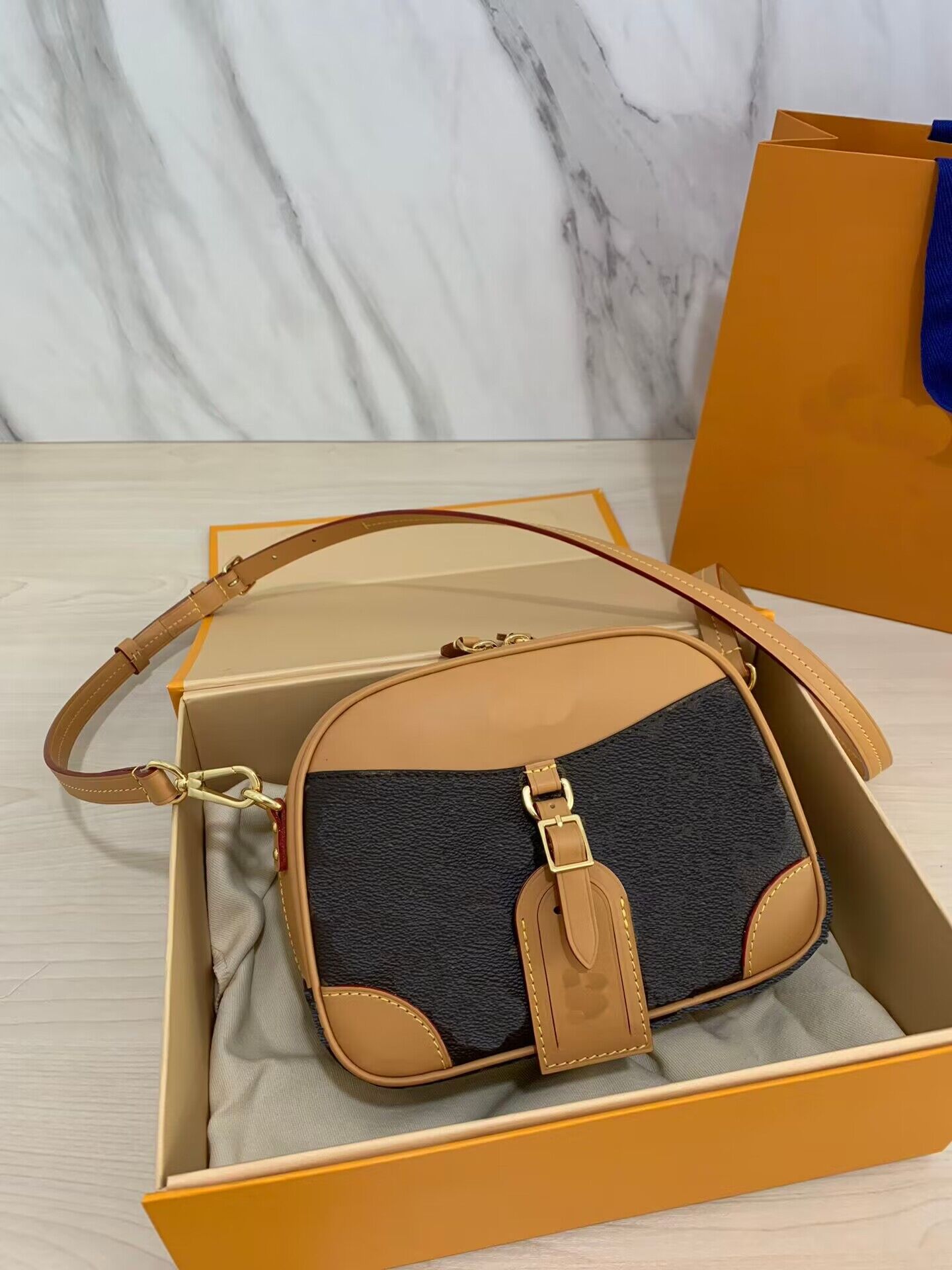 2023fashion women designers shoulder bags luxurys handbag leather compartmentscasual totes female cross body tote, Brown
2023fashion women designers shoulder bags luxurys handbag leather compartmentscasual totes female cross body tote, Brown