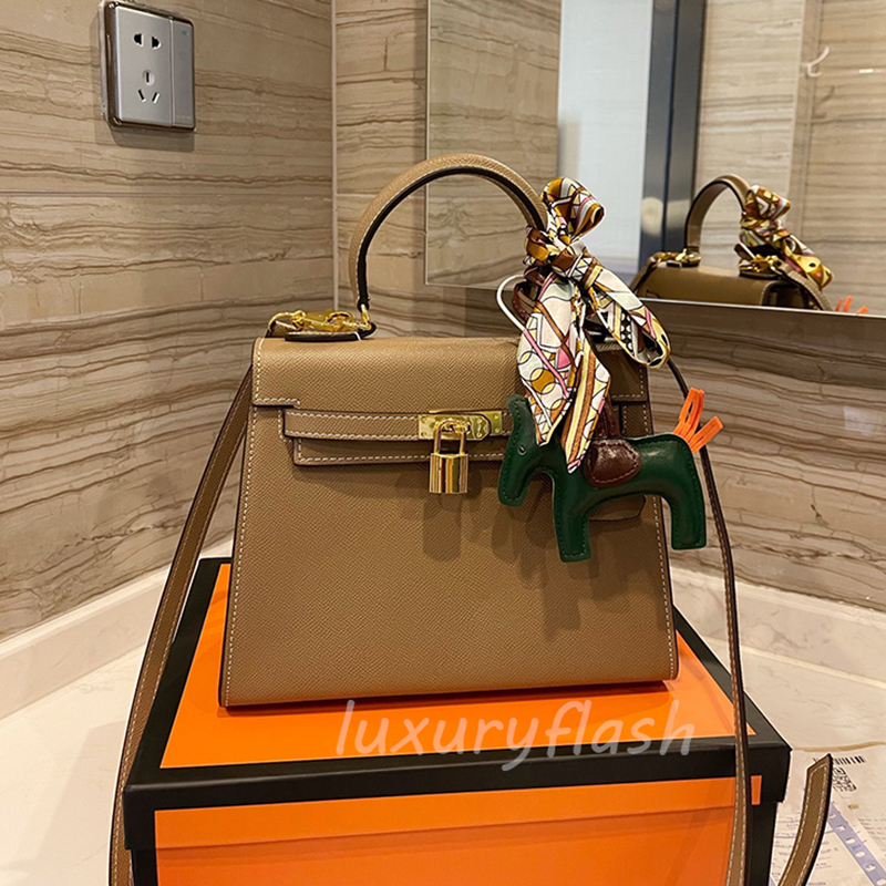 Women Crossbody Bags 25cm Designer Bag Handbags Totes Leather Handle Purse Fashion Golden Lock Buckle Shoulder Bag, White
Women Crossbody Bags 25cm Designer Bag Handbags Totes Leather Handle Purse Fashion Golden Lock Buckle Shoulder Bag, White