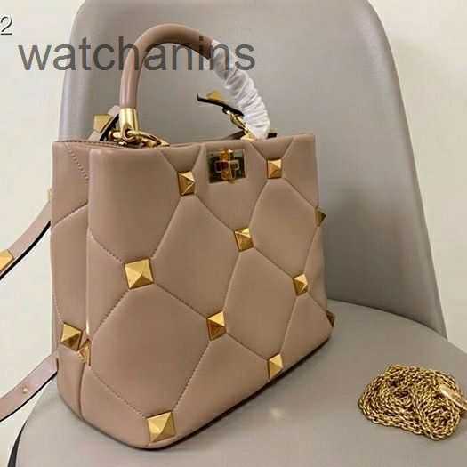 makeup Color Classic Designer Lady Quilted Fashion Bags bag Valentino Women Handbag Stitching Outline Diamond Pattern Portable Shoulder Women's Chain 5 WZK6, Beige white gold nail large size 29cm
makeup Color Classic Designer Lady Quilted Fashion Bags bag Valentino Women Handbag Stitching Outline Diamond Pattern Portable Shoulder Women's Chain 5 WZK6, Beige white gold nail large size 29cm