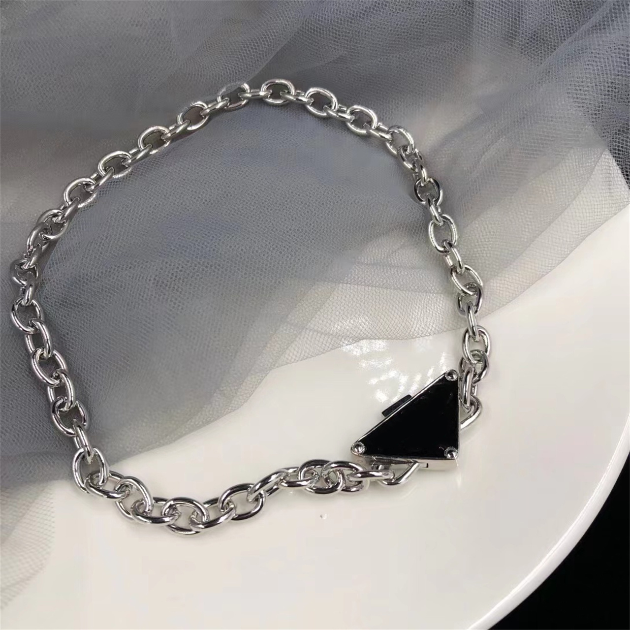 Women's jewelry designer fashion necklace luxury brand jewelry high-quality vintage titanium steel non-fading chain men's
Women's jewelry designer fashion necklace luxury brand jewelry high-quality vintage titanium steel non-fading chain men's