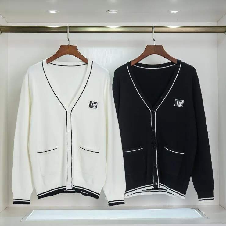 Fall 2023 Designer Women's Sweater V-neck luxury cardigan cardigan button high-end comfort plus size, C-h-01
Fall 2023 Designer Women's Sweater V-neck luxury cardigan cardigan button high-end comfort plus size, C-h-01