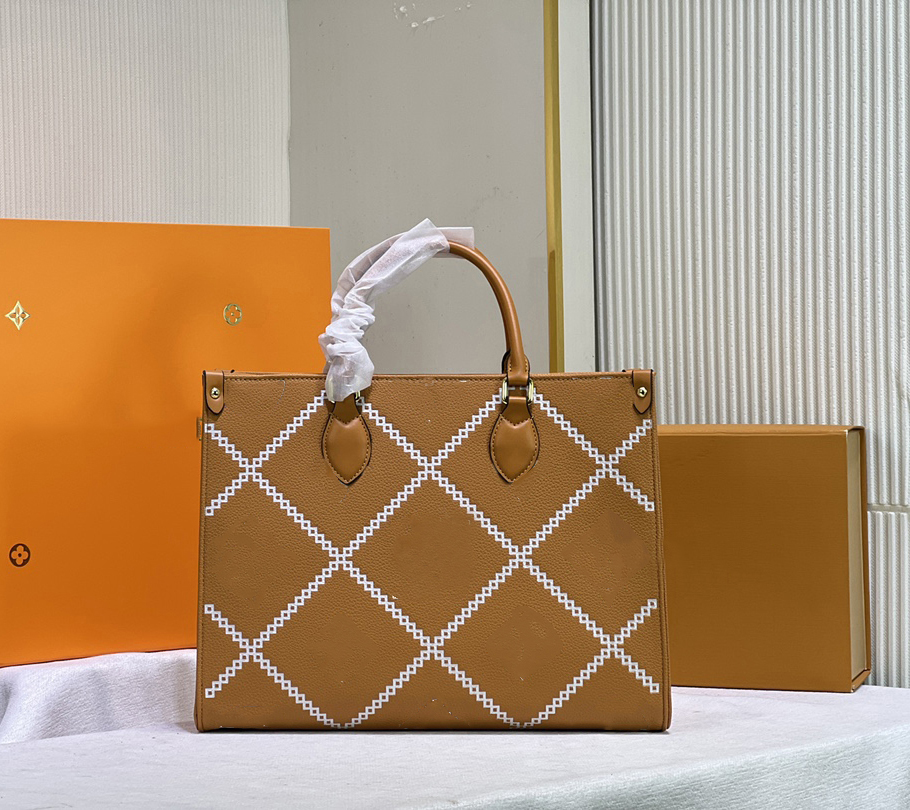 Classic fashion lady shopping bag handbag high-volume designer luxury leather canvas casual formal inner compartment size 34-26-13cm
Classic fashion lady shopping bag handbag high-volume designer luxury leather canvas casual formal inner compartment size 34-26-13cm