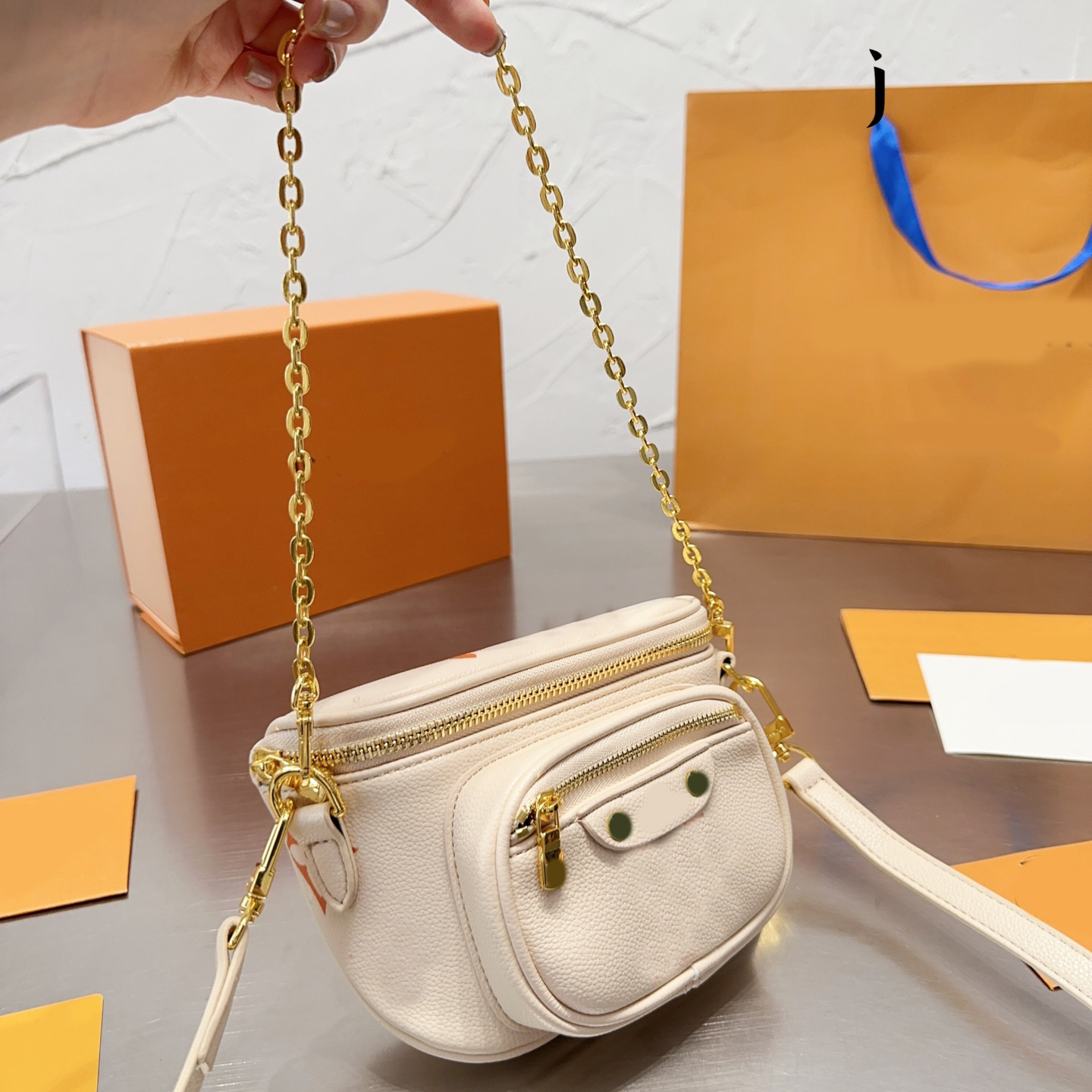 Waist Bags Chains Bag Crossbody Luxury Designer Brand Bags Fashion Shoulder Handbags High Quality Women Letter Purse Phone Wallet Metallic lady, Pic with logo 18x13cm
Waist Bags Chains Bag Crossbody Luxury Designer Brand Bags Fashion Shoulder Handbags High Quality Women Letter Purse Phone Wallet Metallic lady, Pic with logo 18x13cm