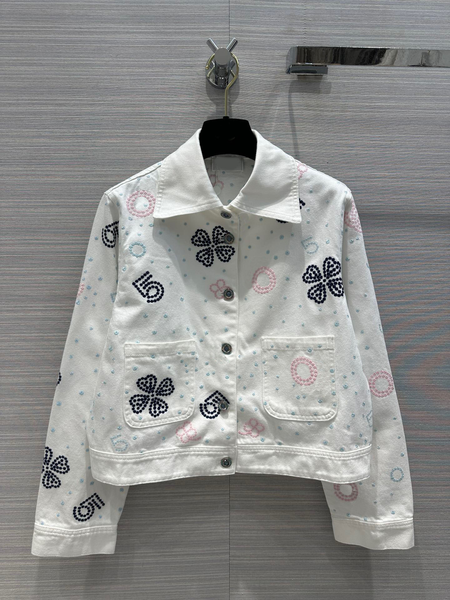 2023 Women's Denim Jackets Luxury Fashion Single Breasted Pocket Jacket Women Lapel Long Sleeve Loose Casual Coat Fashion, White
2023 Women's Denim Jackets Luxury Fashion Single Breasted Pocket Jacket Women Lapel Long Sleeve Loose Casual Coat Fashion, White