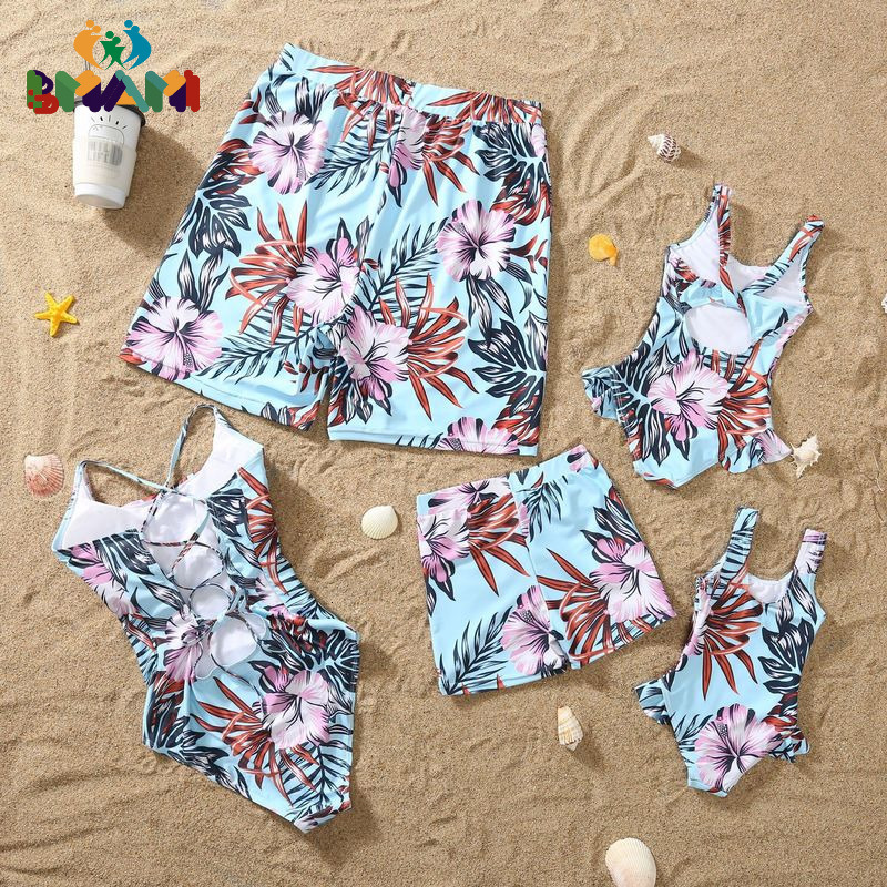 Family Matching Outfits Summer Look Swimwear Solid Top And Floral Print Shorts Swimsuits Arrival For Holiday 230518