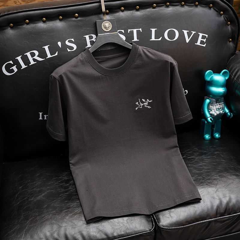 Designer Fashion Clothing ARC TERYXES Tees Tshirt Archaeopteryx 2023 SpringSummer New Round Neck Pullover for Men Women Matching Couples 280g Printed Short Sleeve, White
Designer Fashion Clothing ARC TERYXES Tees Tshirt Archaeopteryx 2023 SpringSummer New Round Neck Pullover for Men Women Matching Couples 280g Printed Short Sleeve, White